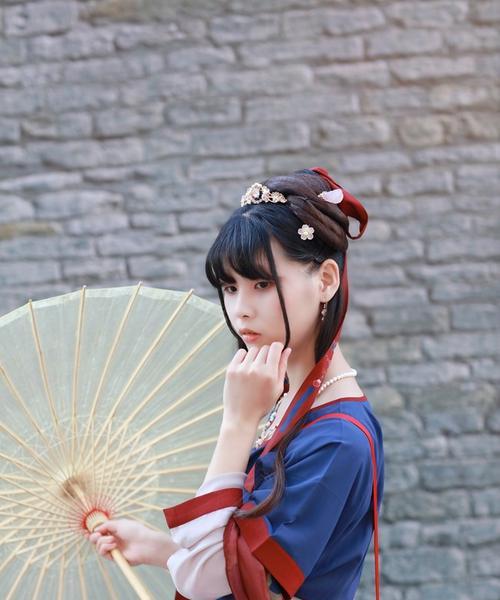 《寻觅九重阙服装》（以山有扶苏）