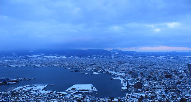 《暖暖环游世界》中函馆夜景获取棉布的方法是什么？
