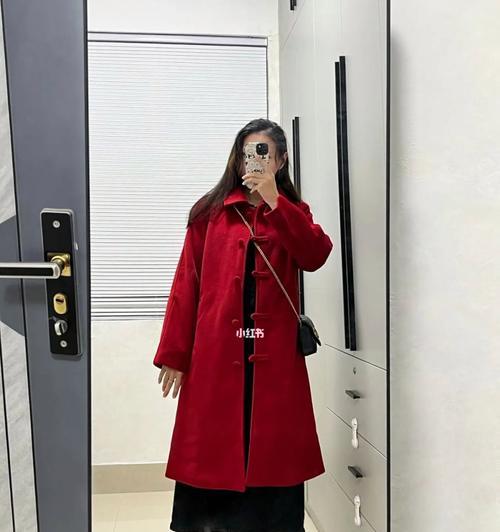 红色绝地求生衣服怎么穿？搭配技巧有哪些？
