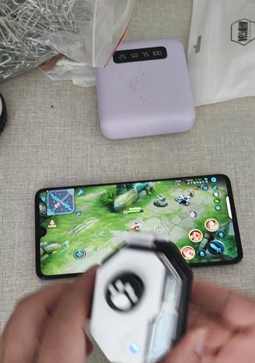手柄玩王者荣耀的操作指南是什么？